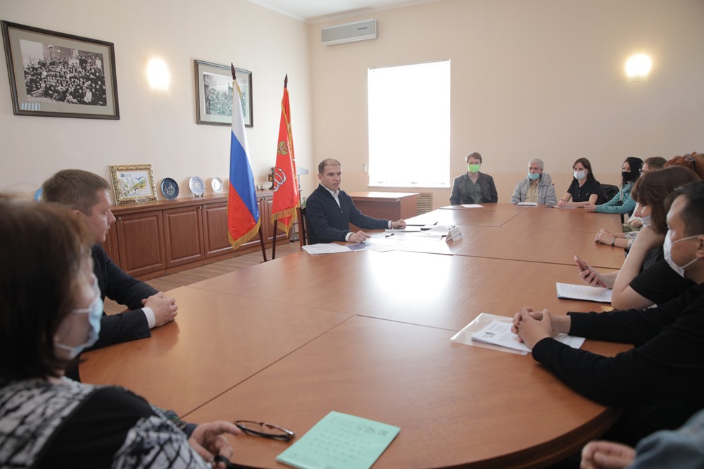 1622895242_romanov-priem-nevskiy