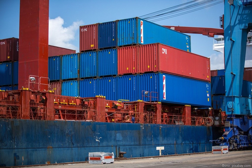 shipping-containers-1096829_1280 shipping-containers-1096829_1280