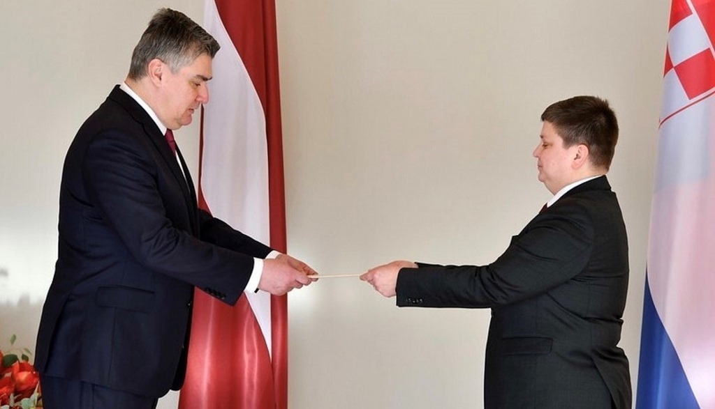 Посол Латвии Агнесе Калниня вручила верительные грамоты президенту Хорватии