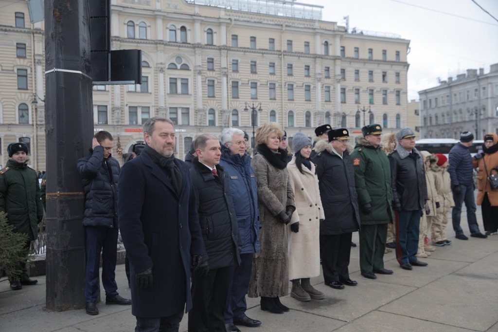 Депутат Михаил Романов в День защитника Отечества принял участие в церемонии возложения цветов Депутат Михаил Романов в День защитника Отечества принял участие в церемонии возложения цветов