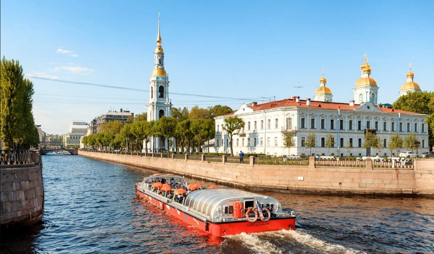 Наплыв гостей зафиксирован в жару на теплоходах «Астра Марин» в Петербурге Наплыв гостей зафиксирован в жару на теплоходах «Астра Марин» в Петербурге