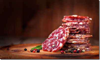 Фото: https://img5.goodfon.ru/original/800x480/3/68/kolbasa-spetsii-kusochki-1.jpg image