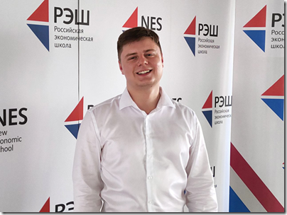 Фото: https://rngoil.ru/wp-content/uploads/the-graduation-ceremony-took-place-at-the-new-economic-school-03.jpg image