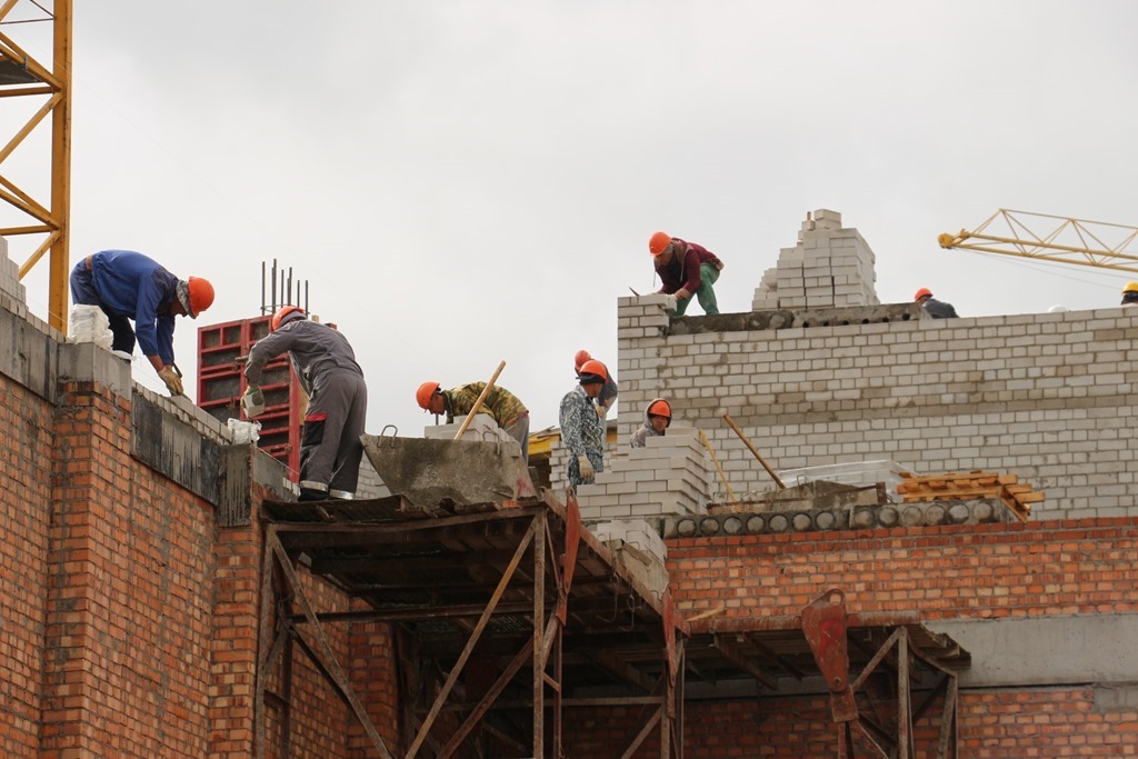 Крупнейшие строительные компании России ищут свободную наличность