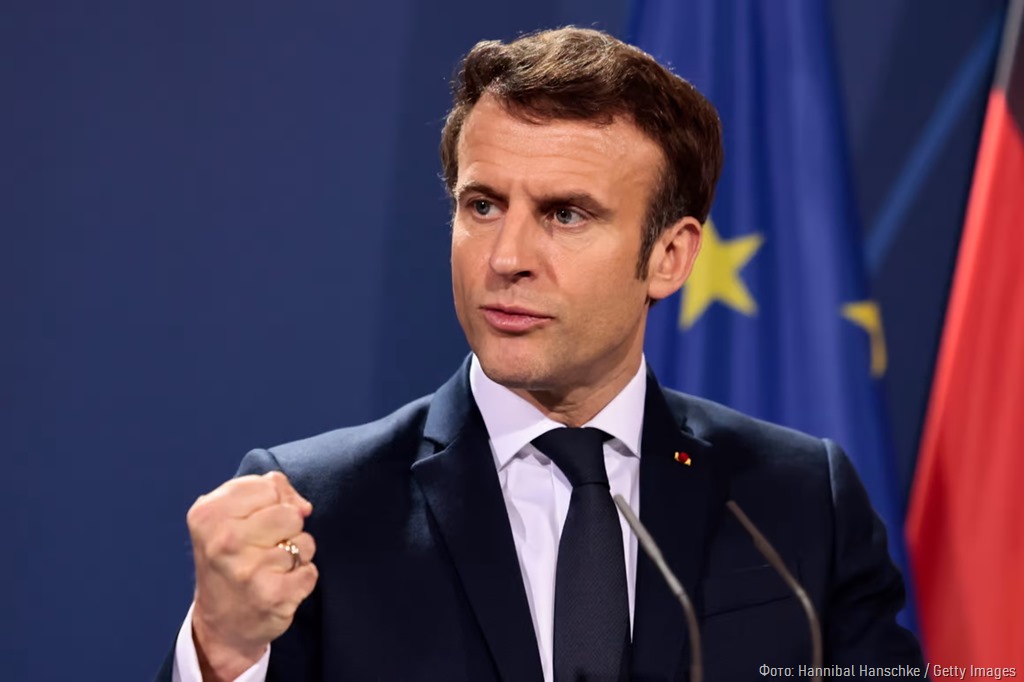 Макрон призвал французов больше работать