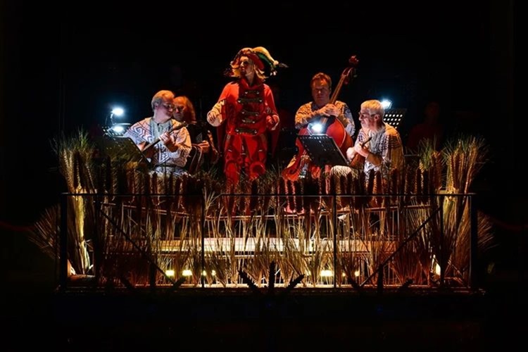 Патриотический цирковой спектакль о единстве народов России можно увидеть в цирке Санкт-Петербурга