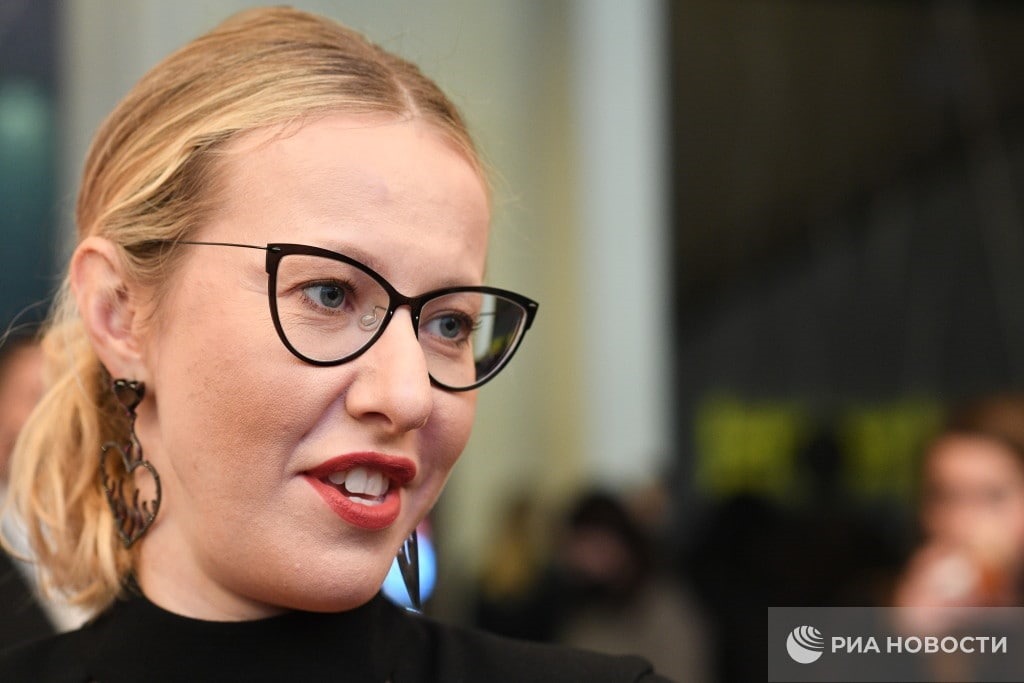 Ксения Собчак пешком вернулась в Россию Ксения Собчак пешком вернулась в Россию