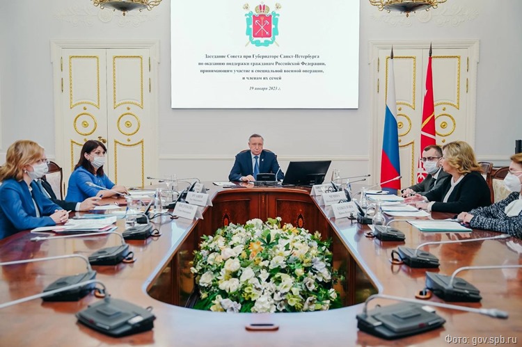 Дебилы и неудачники: Беглов отреагировал оскорблениями на критику петербуржцев о транспортной реформе