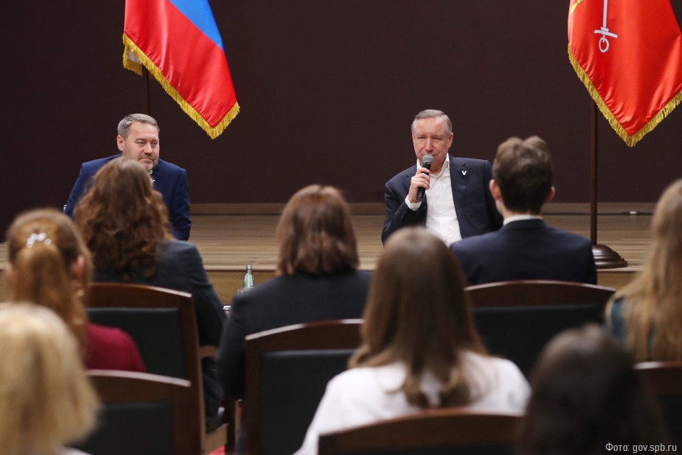 На позицию Беглова в антирейтинге губернаторов Петербурга повлиял закон о КРТ — политолог