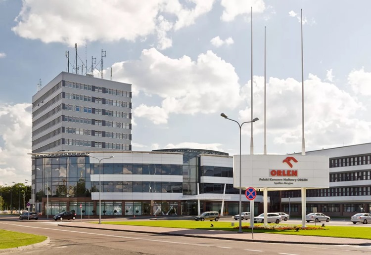 Польская Orlen продолжает использовать российскую нефть Польская Orlen продолжает использовать российскую нефть