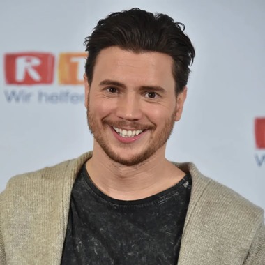 Немецкий актёр и певец Бела Кленце чуть не погиб на Украине 