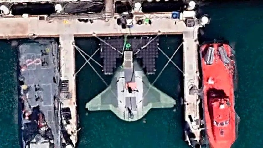 Пользователи Google Maps обнаружили фото американского подводного дрона Manta Ray Пользователи Google Maps обнаружили фото американского подводного дрона Manta Ray