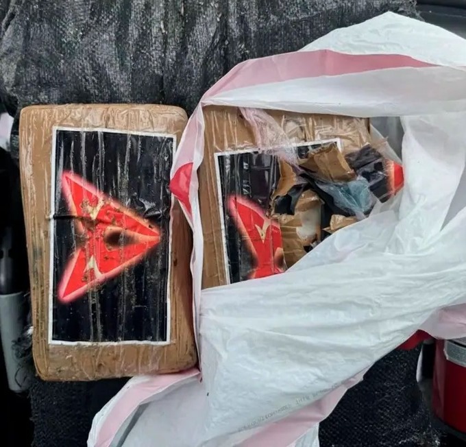 Ураган «Дебби» выбросил 25 упаковок кокаина на пляж во Флориде Ураган «Дебби» выбросил 25 упаковок кокаина на пляж во Флориде