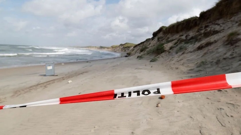 На пляже в Дании погибли два ребёнка – их засыпало песком