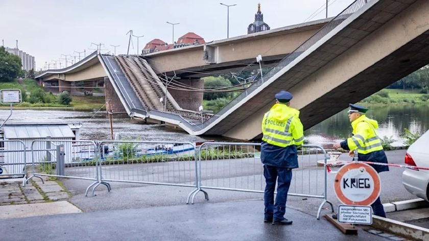 В центре Дрездена обрушился мост Карола