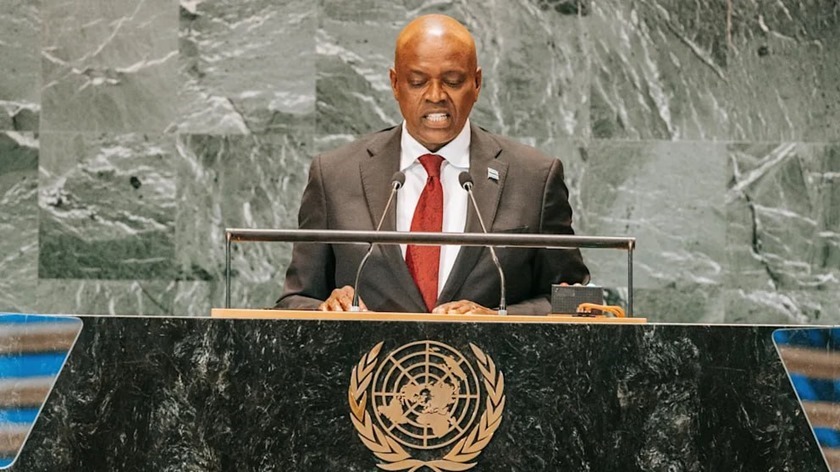 Президент Ботсваны Мокветси Масиси пригрозил Германии отстреливать слонов