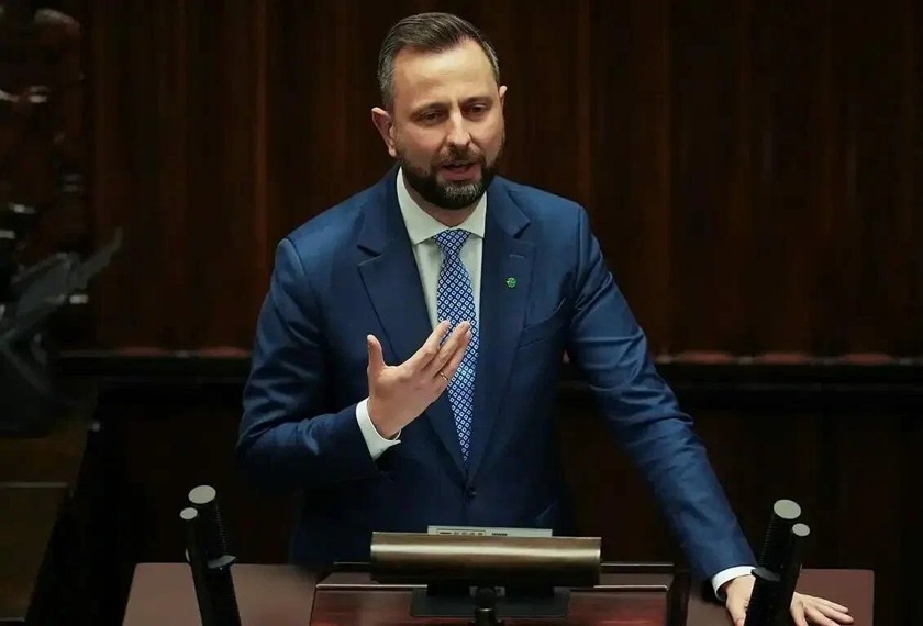 Глава польского Минобороны: украинцы не хотят вступать в «Украинский легион»  Глава польского Минобороны: украинцы не хотят вступать в «Украинский легион»