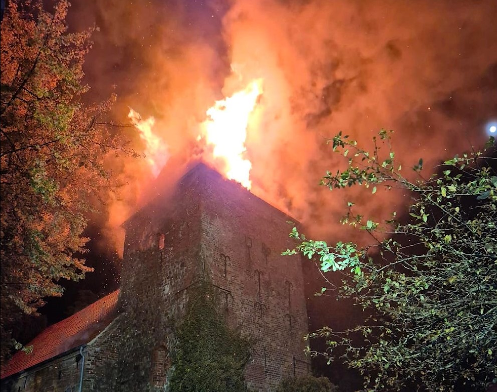 В Бремерхафене сгорела церковь XV века