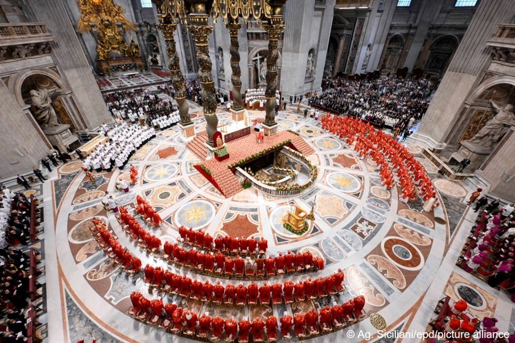 В Ватикане начался конклав по избранию нового понтифика В Ватикане начался конклав по избранию нового понтифика