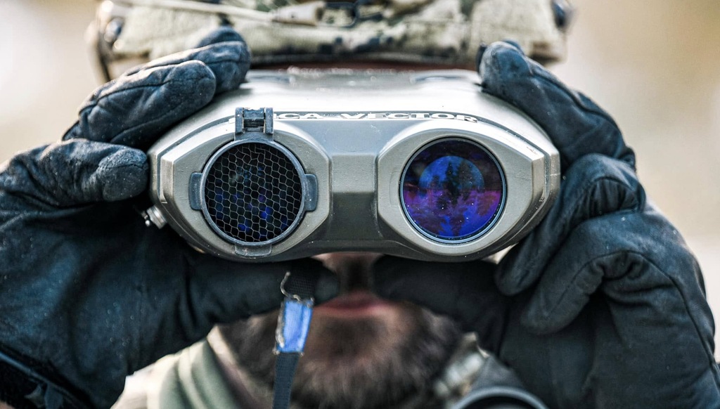 Французская студия высмеяла латвийский доклад о российском шпионе