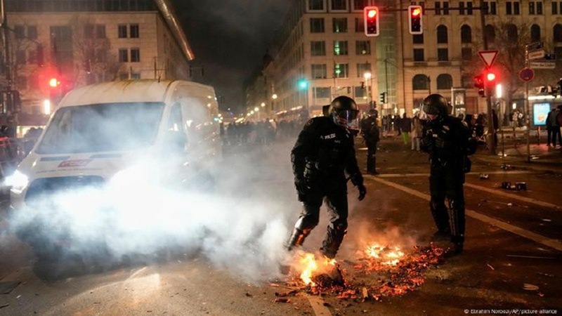 Нидерланды вводят полный запрет на частные фейерверки Нидерланды вводят полный запрет на частные фейерверки