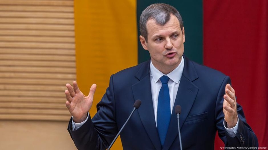 Премьер-министр Литвы Гинтаутас Палуцкас подал в отставку из-за коррупционного скандала Премьер-министр Литвы Гинтаутас Палуцкас подал в отставку из-за коррупционного скандала