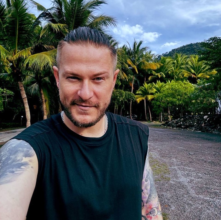 Известный музыкант и эзотерик Руслан Баринов стал участником нового сезона шоу «Остров сокровищ» на СТС Известный музыкант и эзотерик Руслан Баринов стал участником нового сезона шоу «Остров сокровищ» на СТС