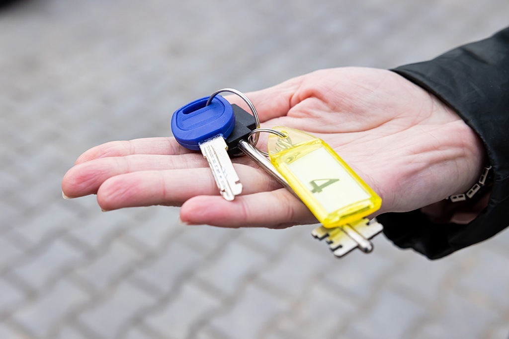 С какого момента считается налог на продажу квартиры в новостройке