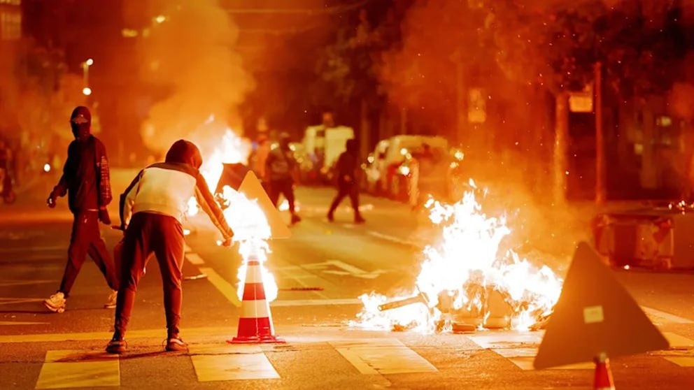 Швейцарский кошмар: Лозанну охватили протесты после гибели подростка при погоне с полицией