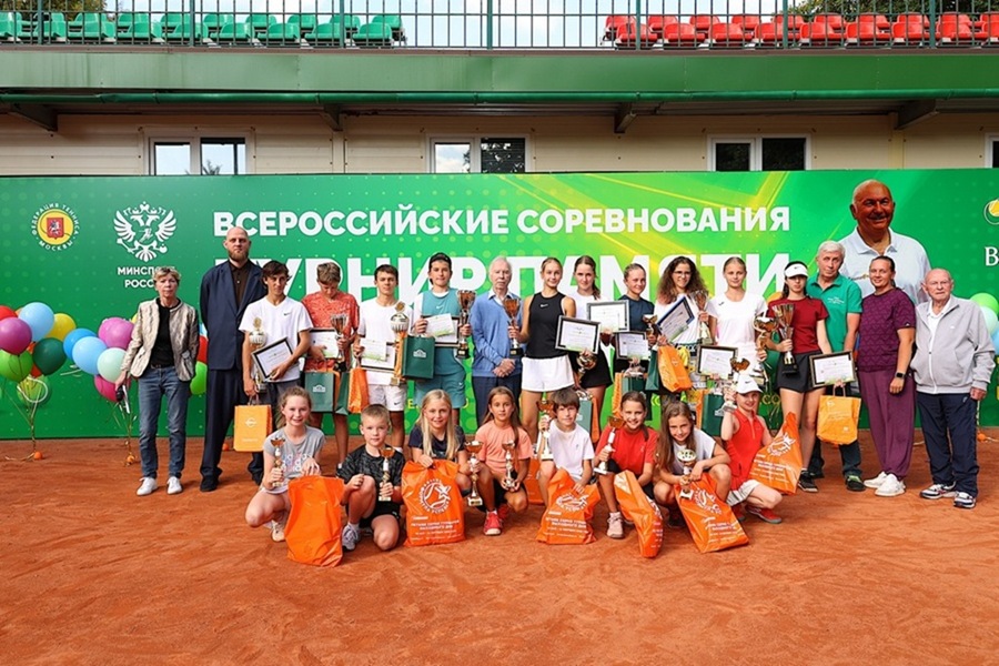 Фонд Юрия Лужкова поддержал юных теннисистов на престижном турнире