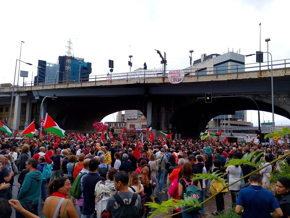 Италия протестует: забастовки парализовали транспорт в поддержку Газы Италия протестует: забастовки парализовали транспорт в поддержку Газы