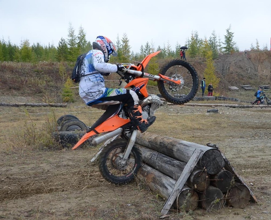 АО «РНГ» поддержало экстремальные гонки по якутскому бездорожью