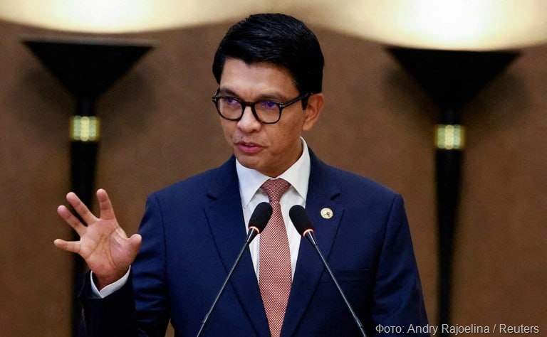 Президент Мадагаскара покинул страну на французском самолете Президент Мадагаскара покинул страну на французском самолете