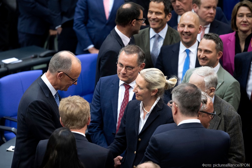 Мерц обвинил Россию в гибридной войне против Германии Мерц обвинил Россию в гибридной войне против Германии