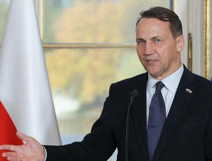 Польша не исключила задержания самолета Путина по решению МУС