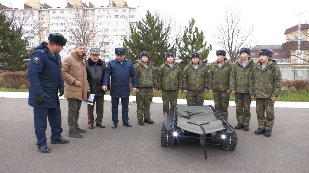 Ставропольский полк ВДВ получил роботизированную платформу для эвакуации раненых