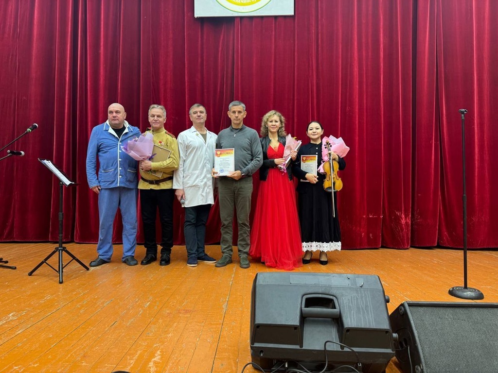 Общественник Александр Брух привёз звёздный концерт в госпиталь для участников СВО