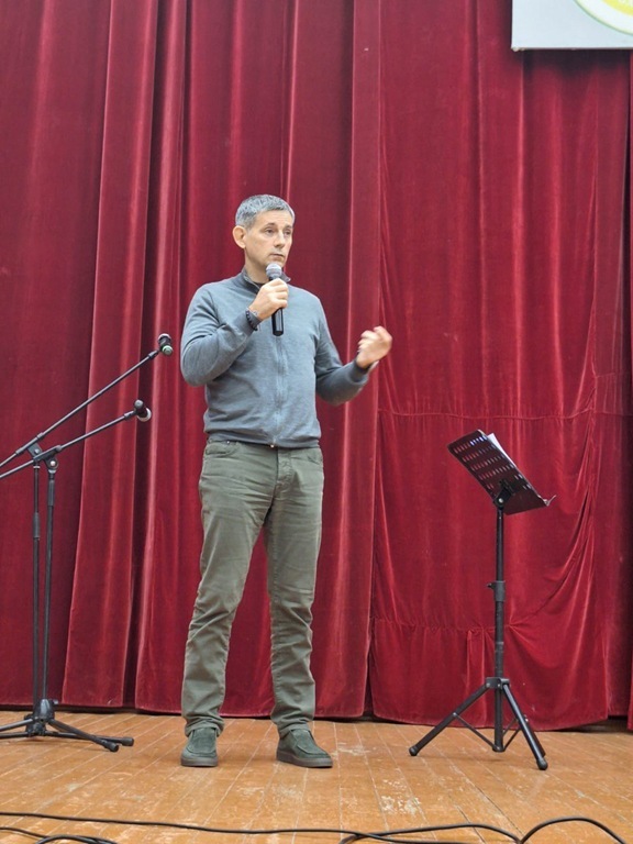 Общественник Александр Брух привёз звёздный концерт в госпиталь для участников СВО