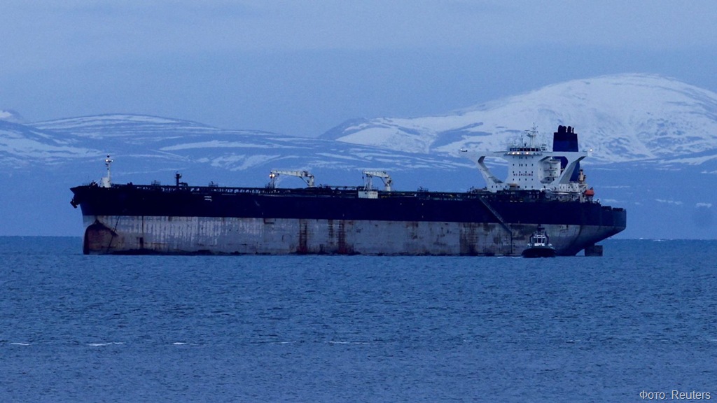 Двух российских моряков с задержанного США танкера освободили Двух российских моряков с задержанного США танкера освободили