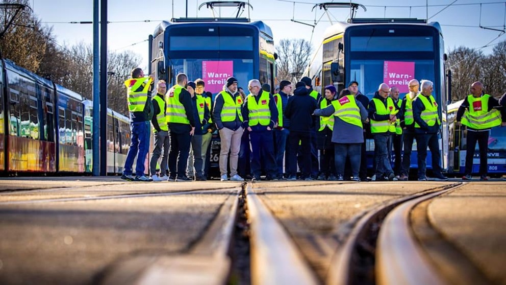 Транспортный коллапс в Германии: 100 тысяч человек вышли на забастовку Транспортный коллапс в Германии: 100 тысяч человек вышли на забастовку
